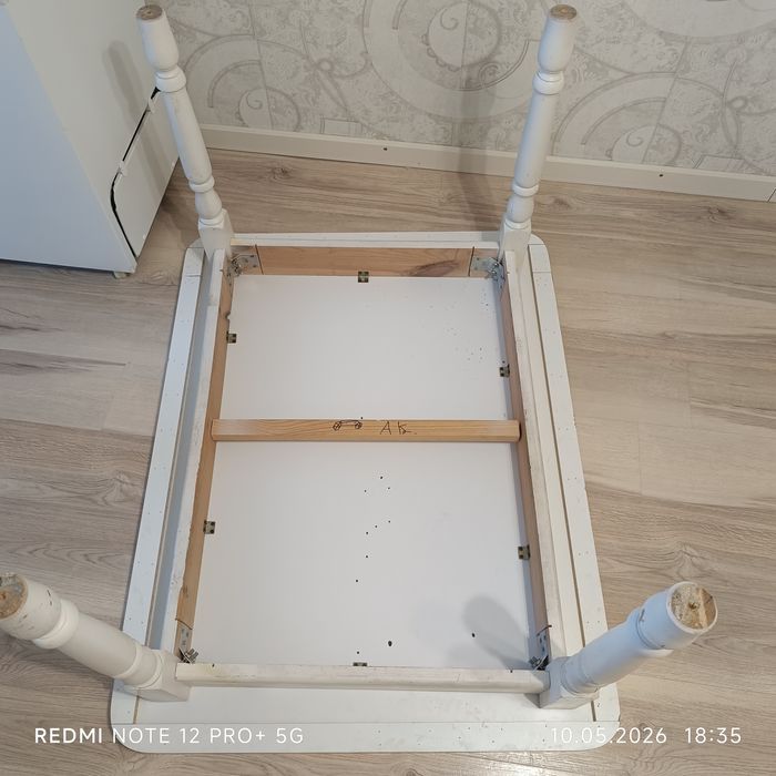 Продам стол для кухни дерево