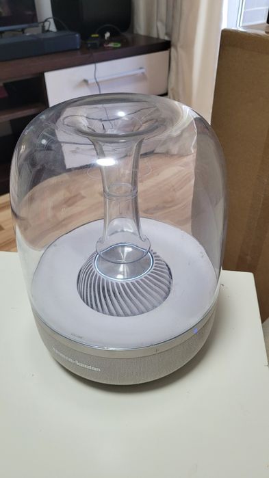 Boxa Harman Kardon Aura BT si Wi-fi