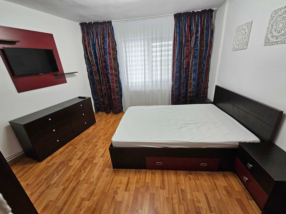 Închiriez apartament 3 camere, ultracentral, recent renovat si mobilat