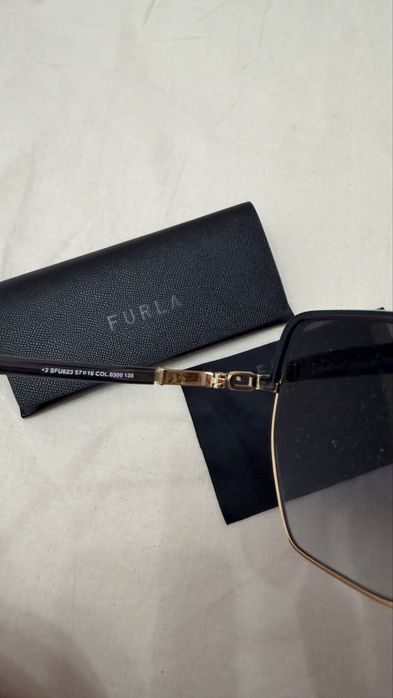 Дамски слънчеви очила FURLA с калъф и кърпичка