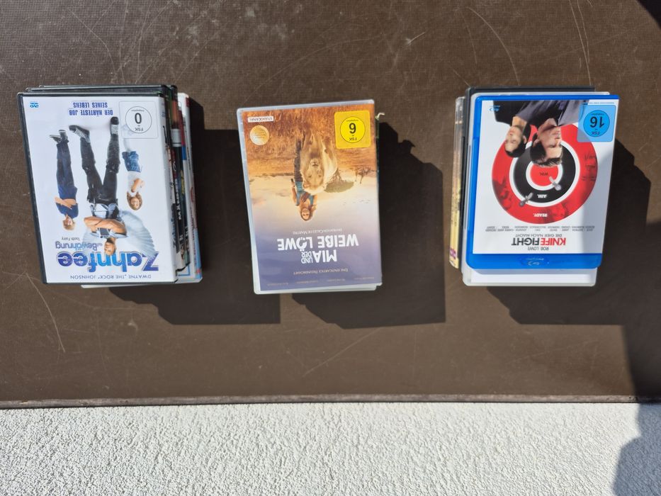 Vând lot  19 DVD uri cu filme,Acțiune, Comedie, documentare, animatie