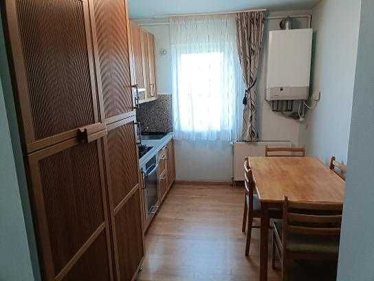 Apartament cu 3 camere ,de vanzare, in Petrosani,stada Independentei