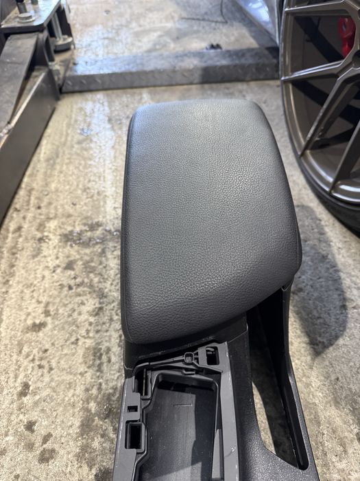 Подлакътник бмв ф20 ф21 ф22 bmw f20 f21 f22 барче с подклакътник