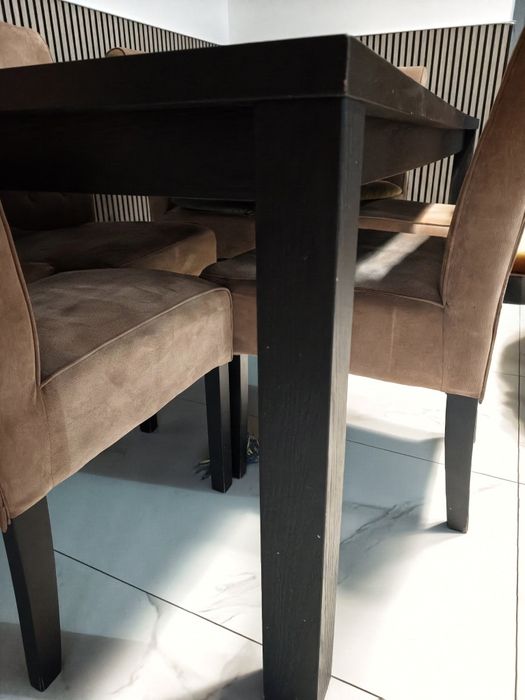Masă din lemn + 6 scaune tapițate roz pudră – set dining