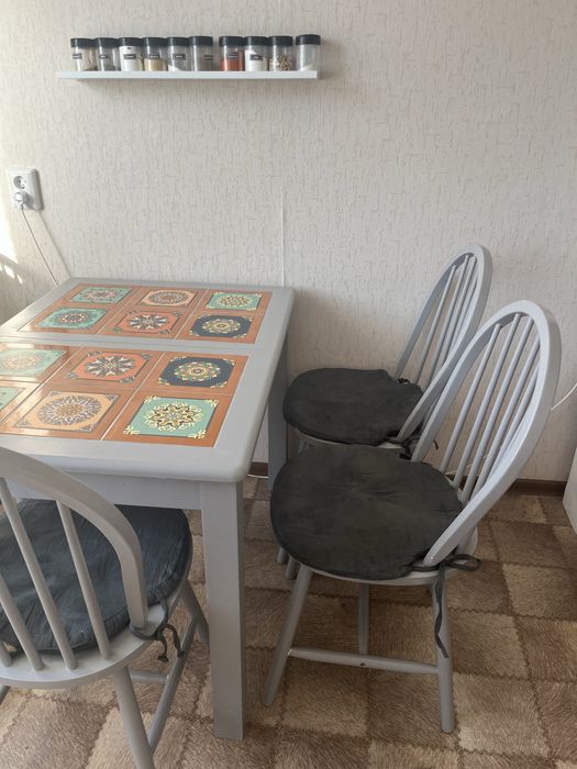 Продам стол и стулья