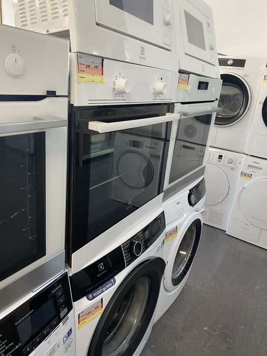 Бяла фурна за вграждане Electrolux 72 л.