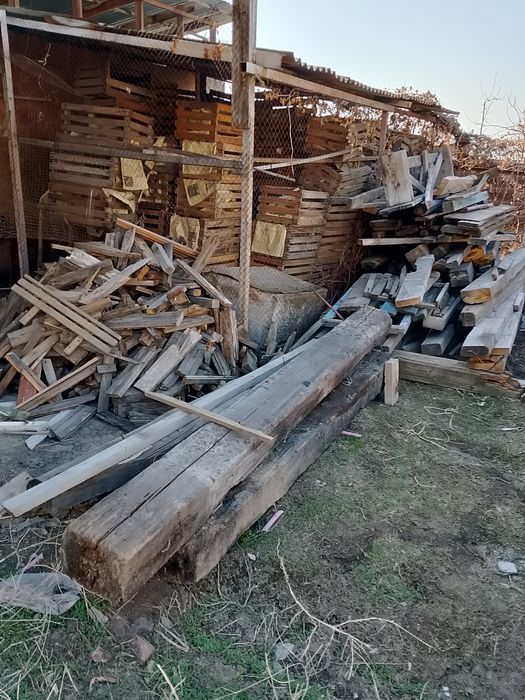 Доски/дрова/шпалы
