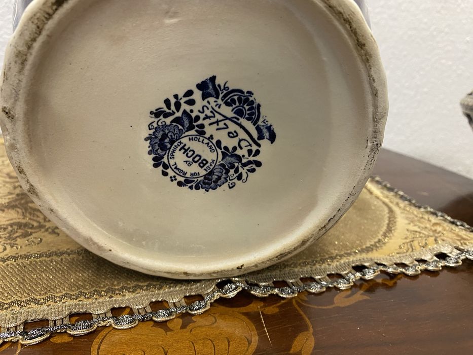 Холандска ваза с капак на делфт