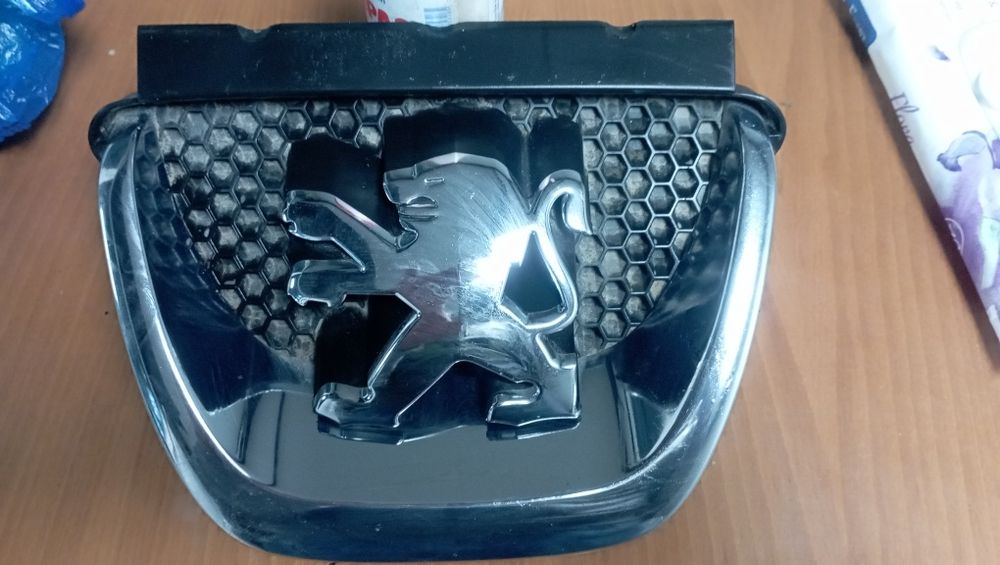 Емблема на Пежо 308