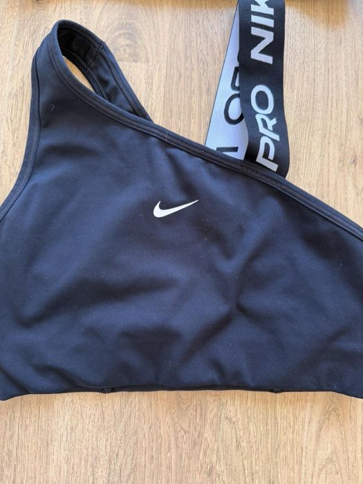 Nike бюстоета 152 см/ХS по 10 евро бр.