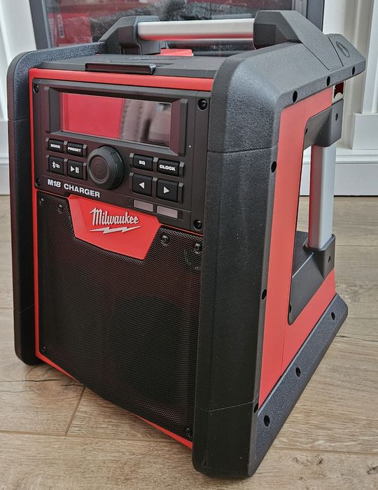 Radio de santier cu Bluetooth Milwaukee M18 RC-0 + 2 baterii M18B5 18v 5.0ah redlithium-ion NOU!