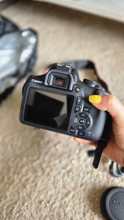 Canon EOS 2000D + обектив