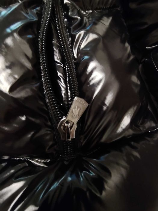 яке Moncler уникално