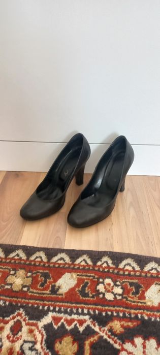 Продам туфли чёрные б/у  в отличном состоянии