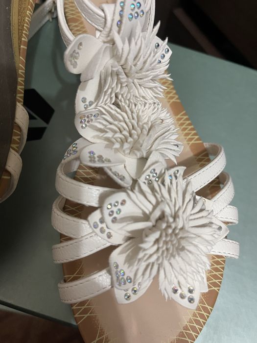 Продаю сандали хорошего качества.