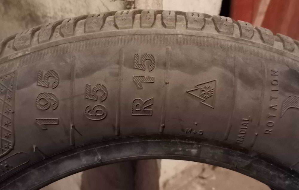 Продавам 2 броя зимни гуми 195.65.15 на 1 сезон дот 2019 Kleber