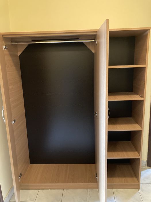 Dulap NOU -2 usi plus pe o parte are rafuri