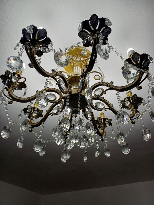 Продам люстру 8 рожковая