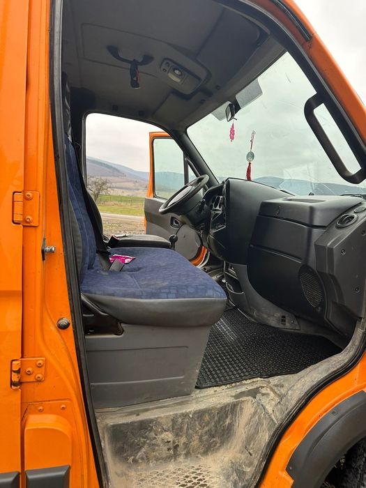 Vând sau schimb iveco dayli  cu microbuz.