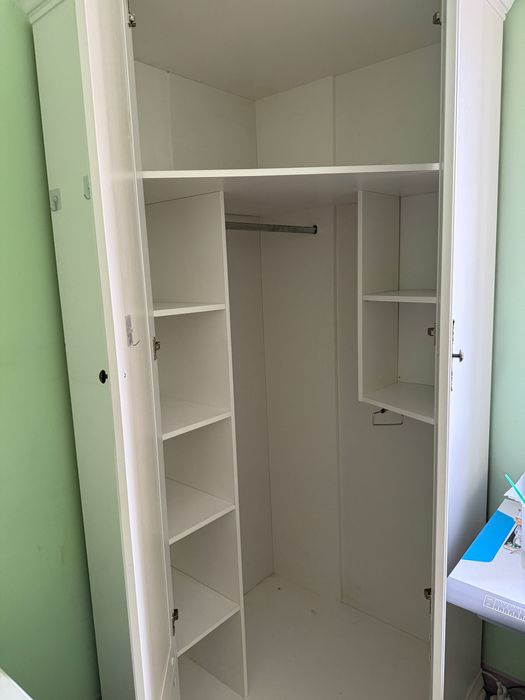 Шкаф угловой и стол