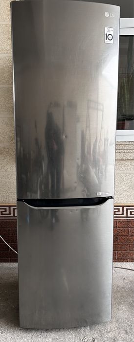 Холодильник LG в продаже