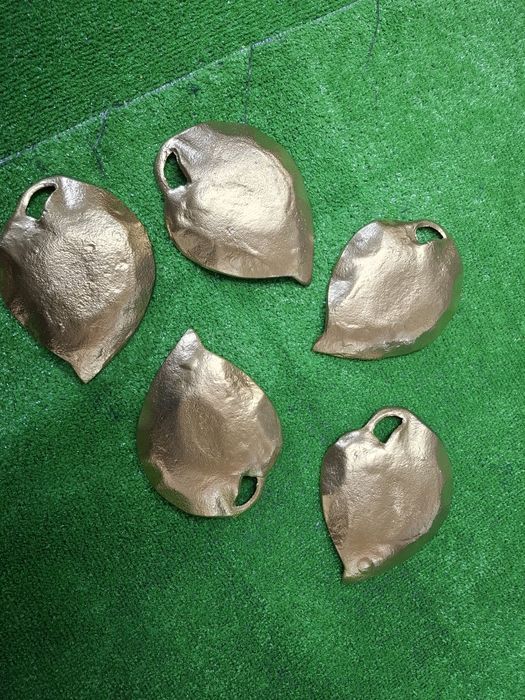 Златни фруктиери листа