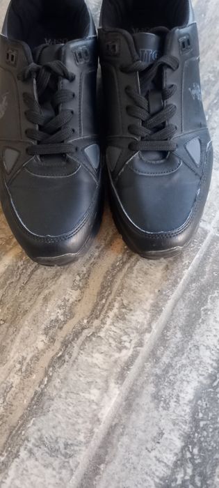 Кожаные кросовки 40 размер