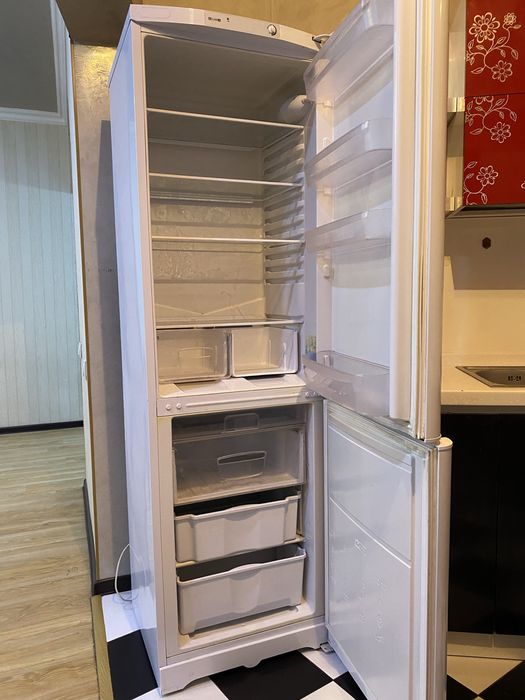 Холодильник INDESIT