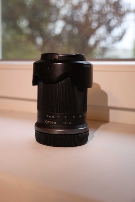 Canon EOS R50 + 4 obiective RF/RF-S – pachet complet, stare foarte bună