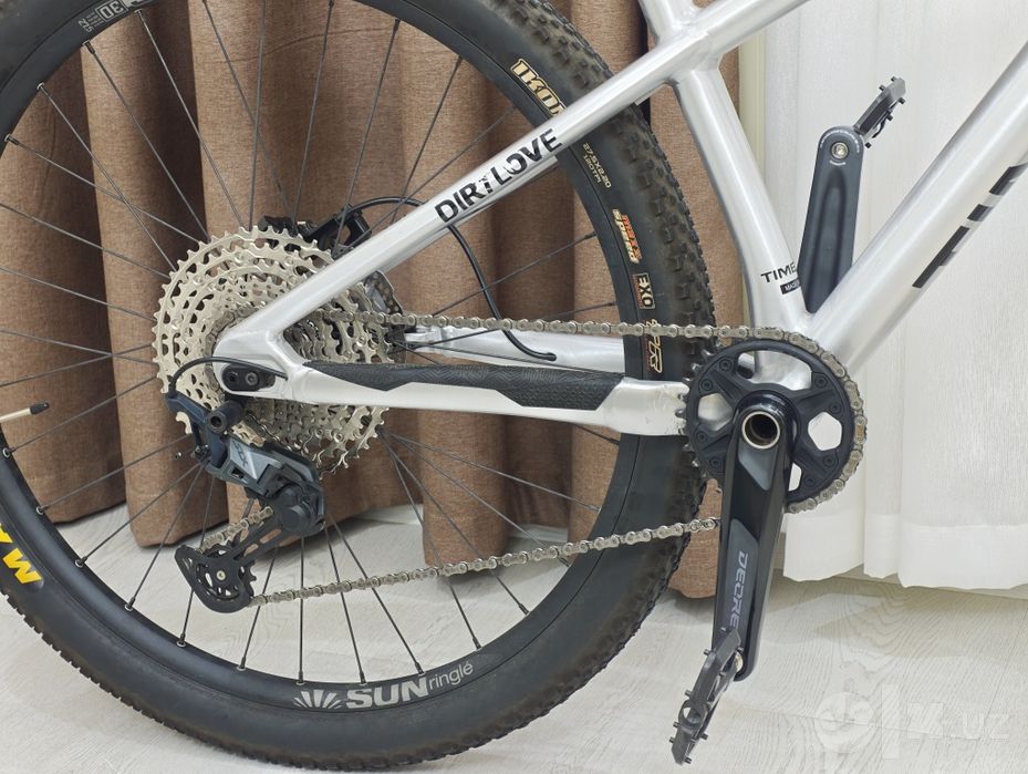 Кастом велосипед на раме Timetry, с компонентами Deore и RockShox