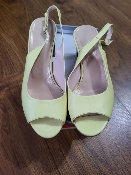 Продаётся обувь кожаные