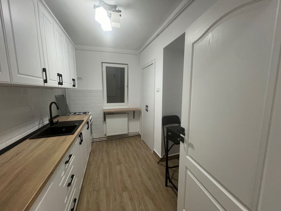 Proprietar inchiriez apartment 3 camere decomandat zona Iulius Mall