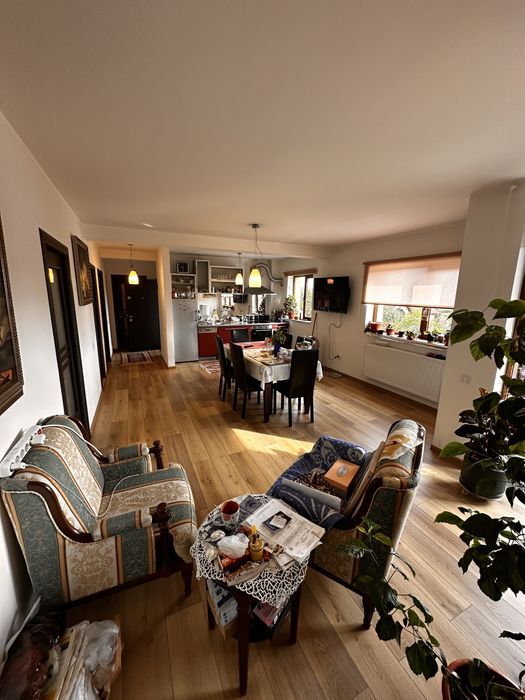 Persoana fizica vand apartament 3 camere  cu gradina !