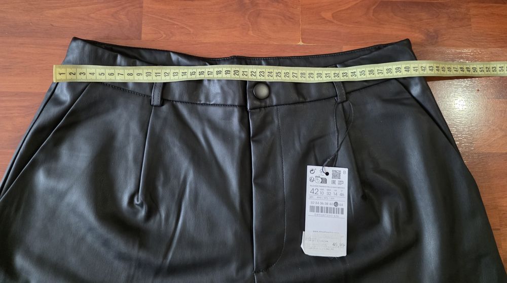 Stradivarius Къси кожени панталони