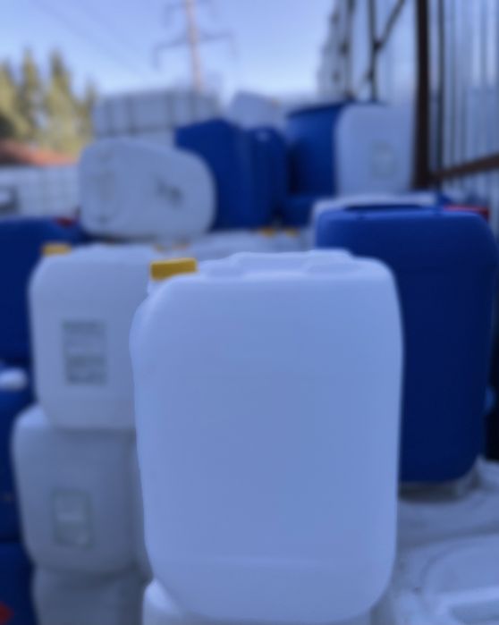 Чистые Канистры питьевой 35 литров большое количество