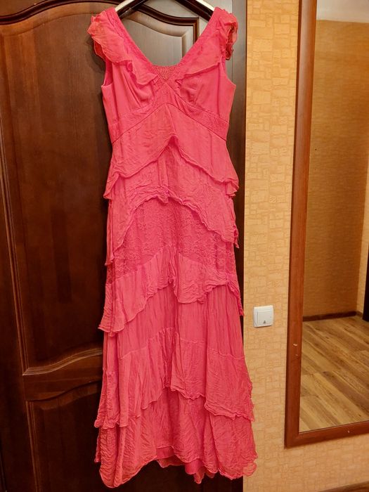 Вечерние платья одевали по 1 раз.