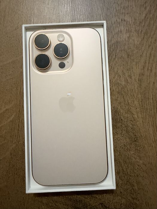 Заглавие: iPhone 16 Pro, 256GB, Desert Titanium – 96% Батерия (Пукнато само горно стъкло, работи перфектно)