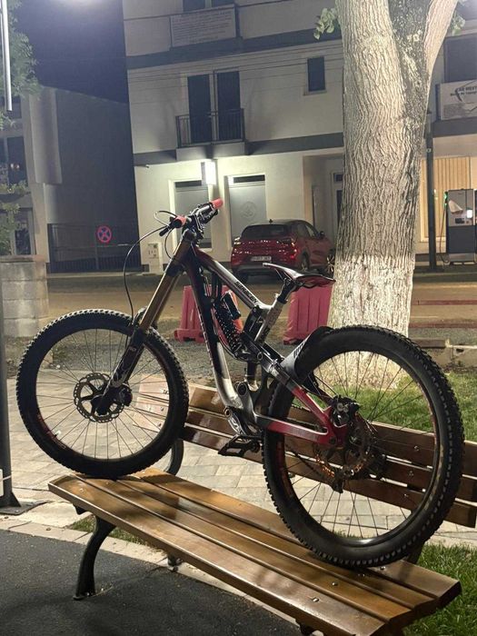 Bicicletă downhil saracen