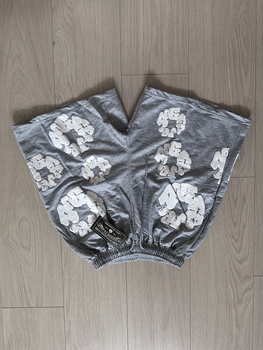 Pantaloni scurți Essentials disponibili în mai multe variante