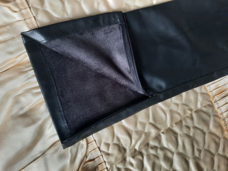 Pantaloni din piele, zara