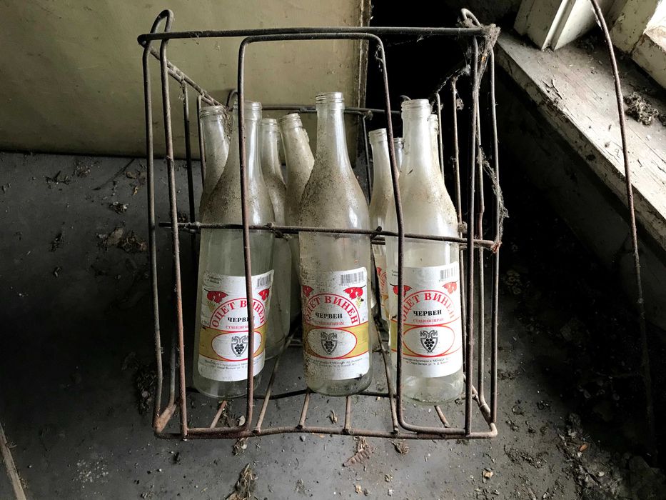 Продавам метални каси с или без бутилки 0.700 и бутилки 1 литър