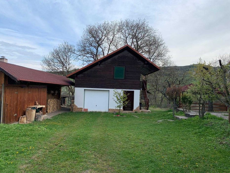 Casa - garaj - curte