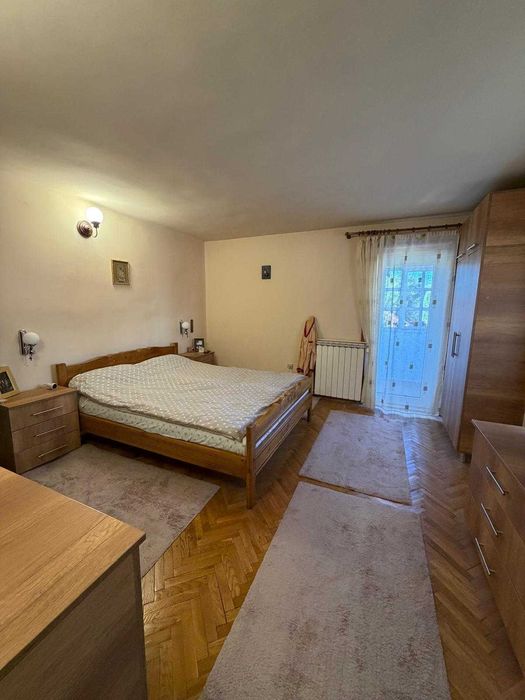 Vând casă str.Maleia,Petrosani,jud.Hunedoara.