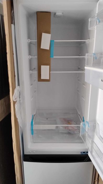 Комбиниран Хладилник с долен фризер диспенсър за вода Heinner 180 см