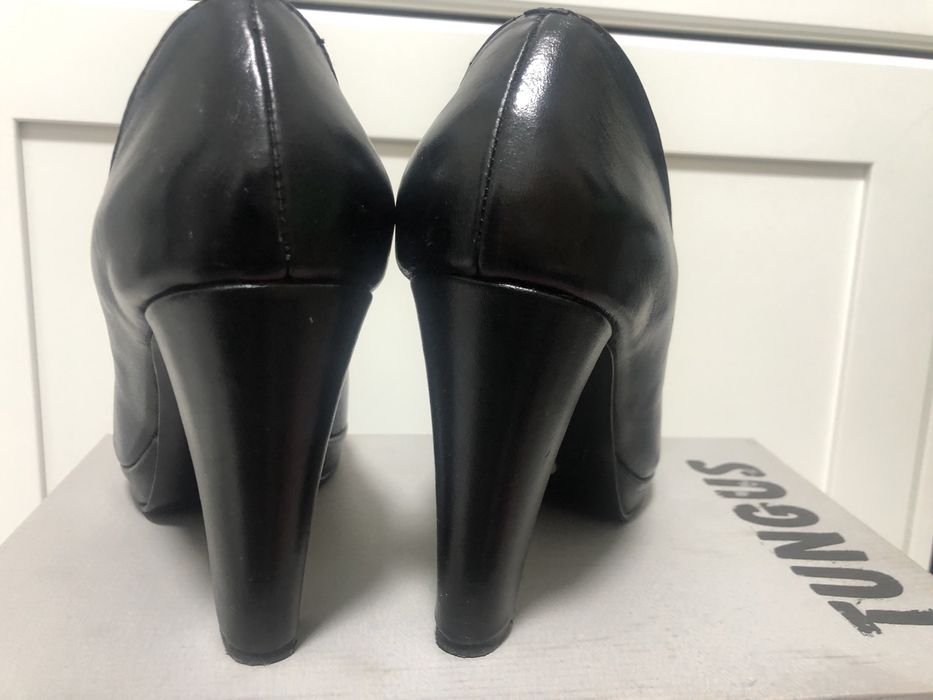 Pantofi cu toc din piele naturala nr 39