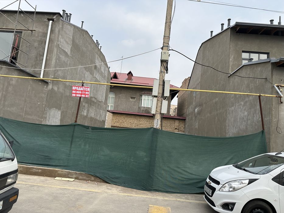 Uy hovli quruq yer  lokatsiya joyi yaxshi