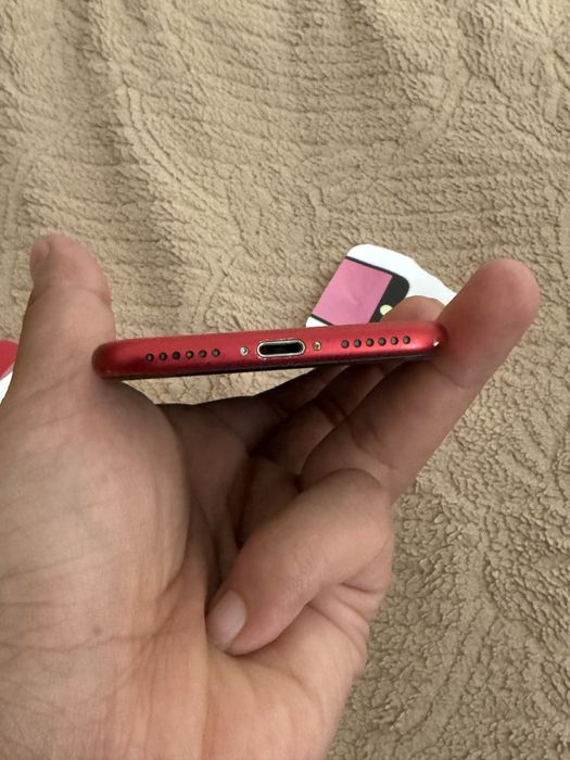 IPhone se gen2 2020год