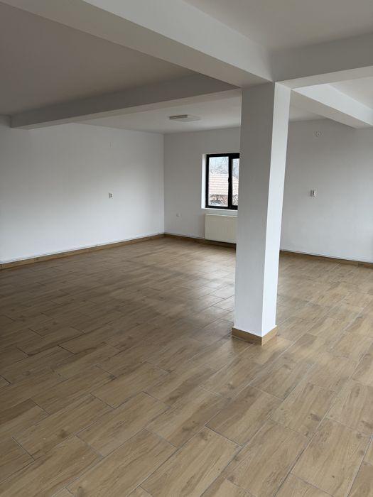 Inchiriez spatiu comercial vis a vis de Suzuki,parcare proprie,12