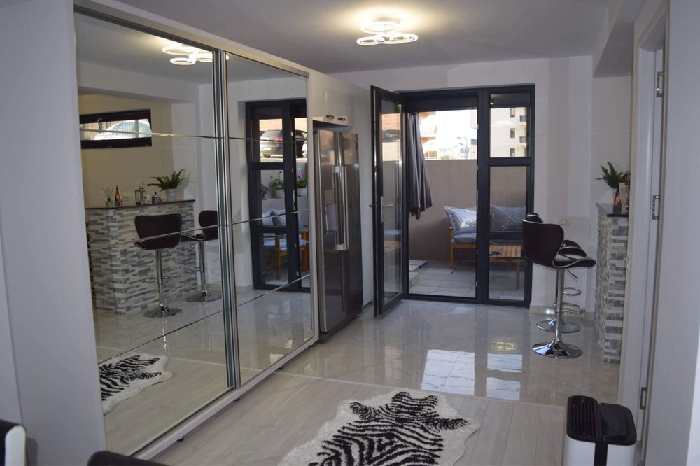 De vanvare apartament cu terasa si parcare