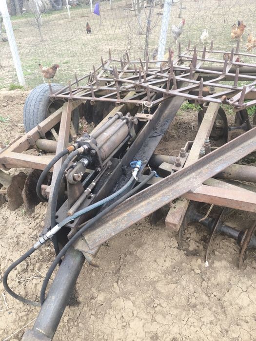 Disc pe roti cu 7 taleri pe baterie